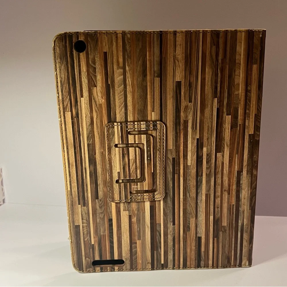 PREOWNED | Wood‑Grain Pattern iPad Case